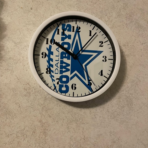 Dallas Cowboys Clock and Tumblers - Picture 10 of 13